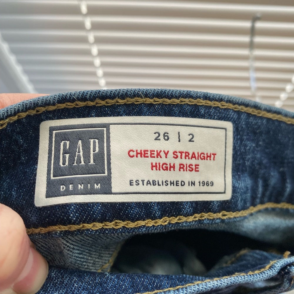GAP Cheeky Straight High Rise Medium Wash Button-Fly Denim Distressed Jean 2/26” - Picture 11 of 13